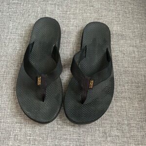 TEVA FLIP FLOPS SIZE 7